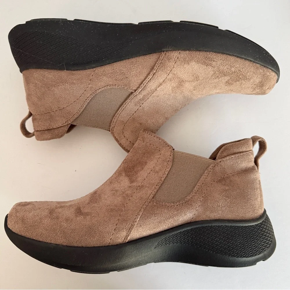 Earth Originals Dayana Women’s Brown Slip-on Boots Faux Suede Size 6.5
